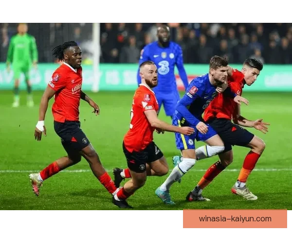 卢顿城在英超赛季中表现强势,状态回暖助力球队步入争冠行列 卢顿城在英超赛季中表现强势,状态回暖助力球队步入争冠行列