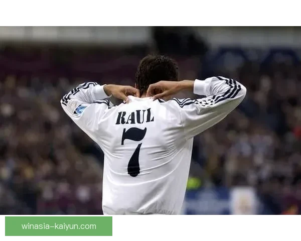 劳尔技术特点解析：技巧娴熟、敏捷灵活，具备极强的门前嗅觉与进球能力。