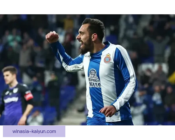 埃斯在新赛季中的整体实力表现稳健，逐渐展现出竞争力增强的趋势。